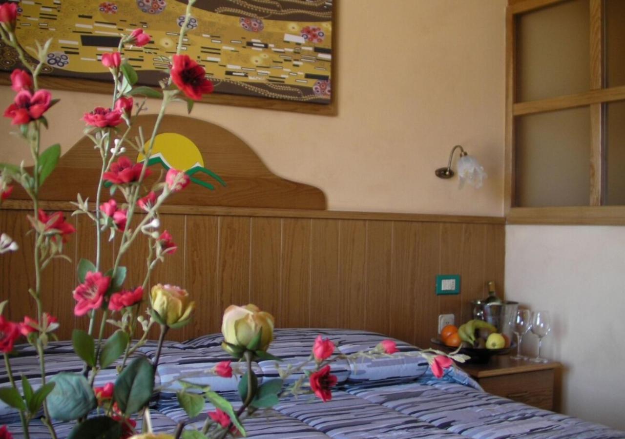 Alba Sporting Hotel ロッカ・ディ・メッツォ エクステリア 写真